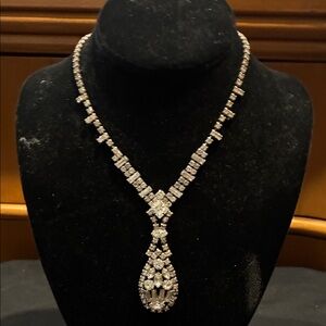 Vintage Radiant Silver Tone Necklace with clear rhinestones,Intricate Detailing